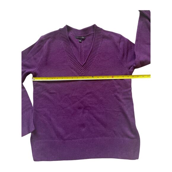 Banana Republic Womens Sweater V Neck with Waist Slits Size Small - Picture 3 of 6